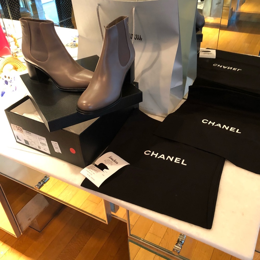 Chanel ❤️💙❤️ - Picture 2 of 8